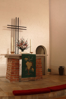 Altar der Heilig-Kreuz-Kirche in Börnsen
